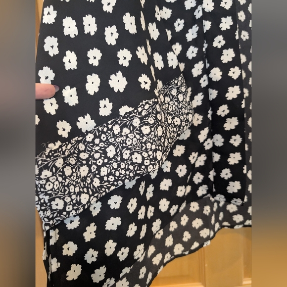 Adyson Parker Black and White Floral Kimono Blouse - Picture 3 of 7